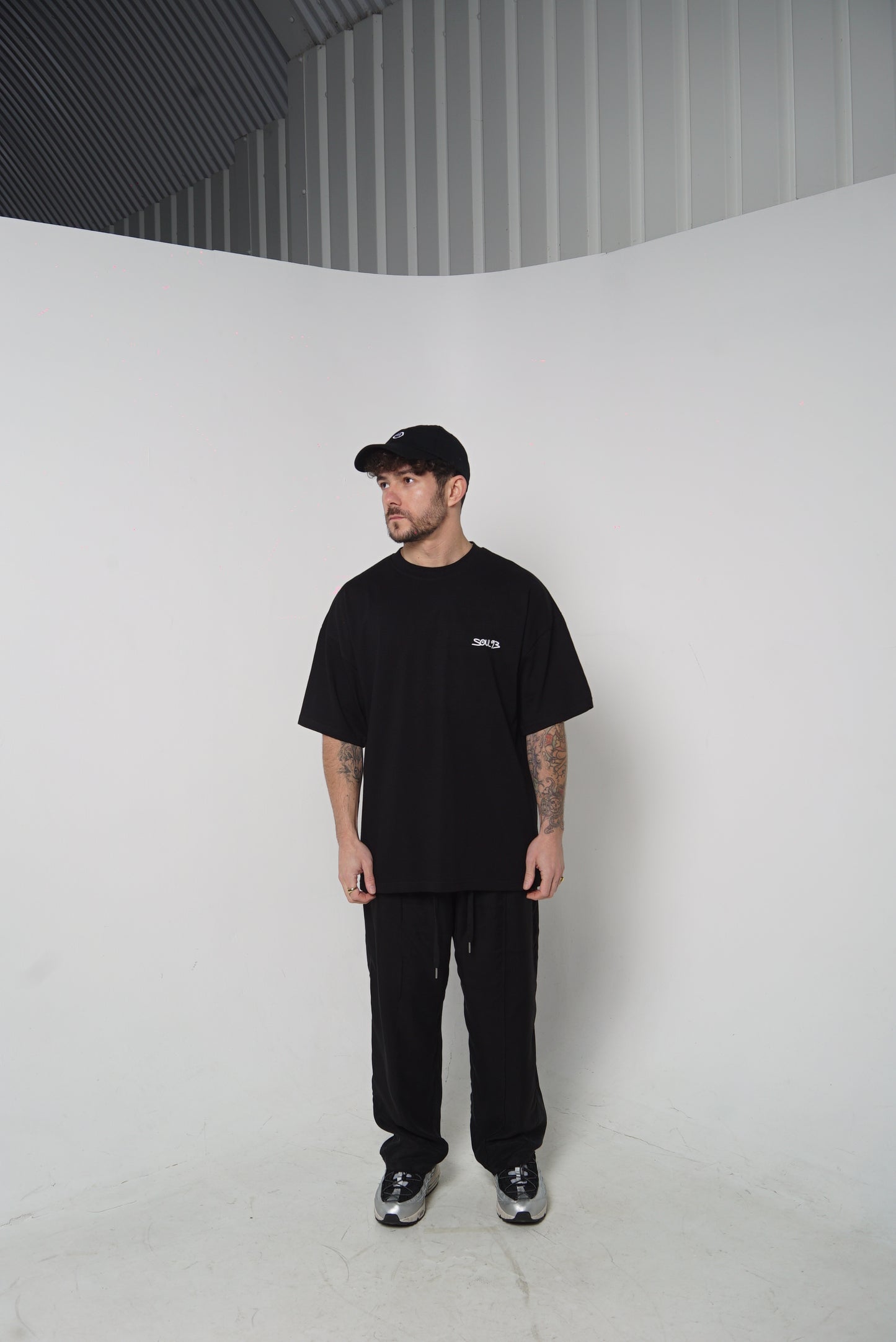 ESSENTIAL BLACK TEE